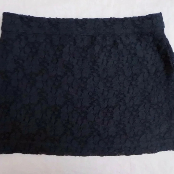 NEW Abercrombie Lace Fitted Mini Skirt Size Small - Picture 4 of 4
